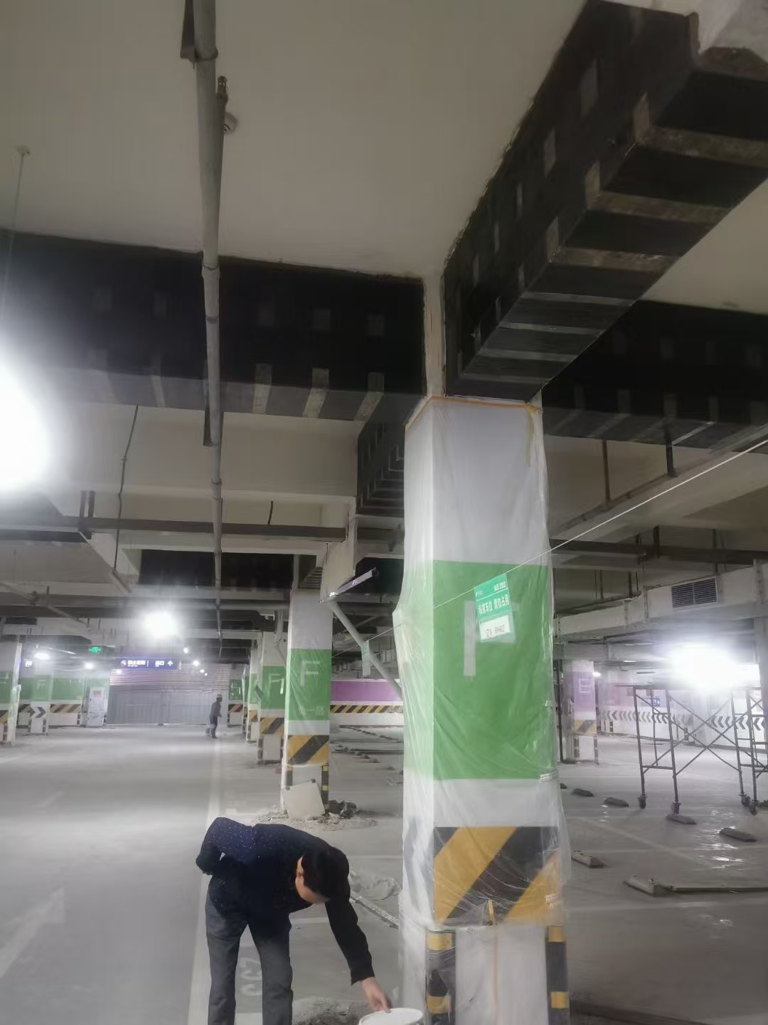 兴安柱子露出钢筋生锈怎么办