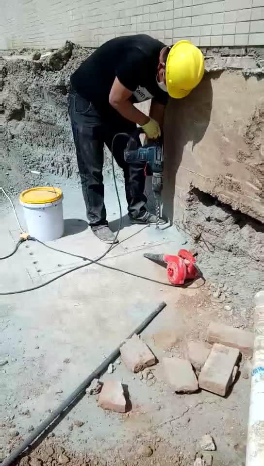 兴安新旧混凝土植筋连接加固